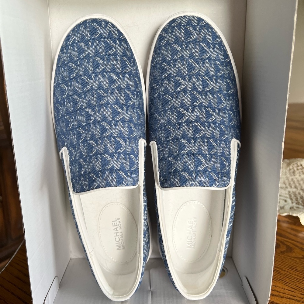 Michael Kors logo slip on tennis shoes. Women’s size 8.5.